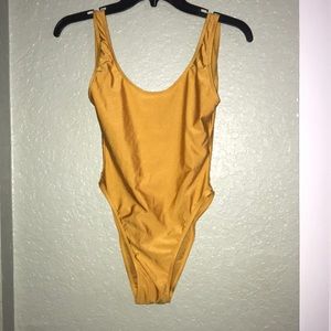 Back plunging bathing suit